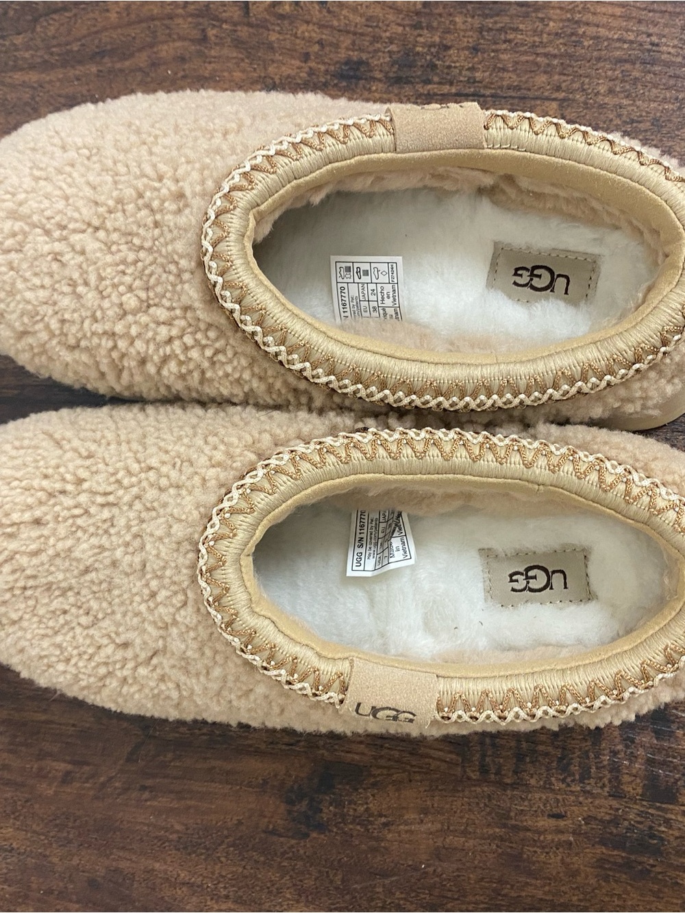 UGG Tasman Slipper